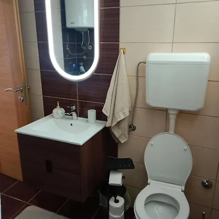 Leutar Апартаменты